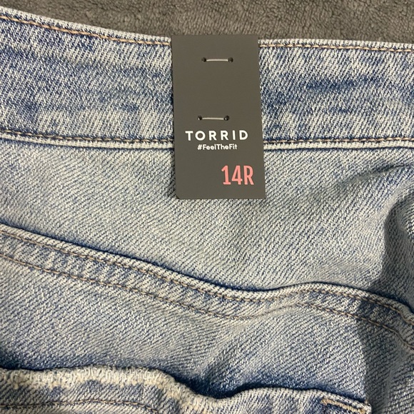 NWT Torrid Stovepipe Mid Rise Jeans Raw Hem Button Fly Distressed Size 14 - Picture 10 of 10